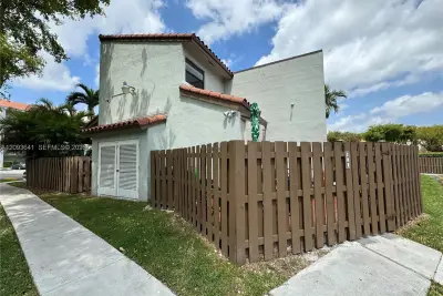 10307 NW 9th St Cir #201-15, Miami: photo 1 of 17