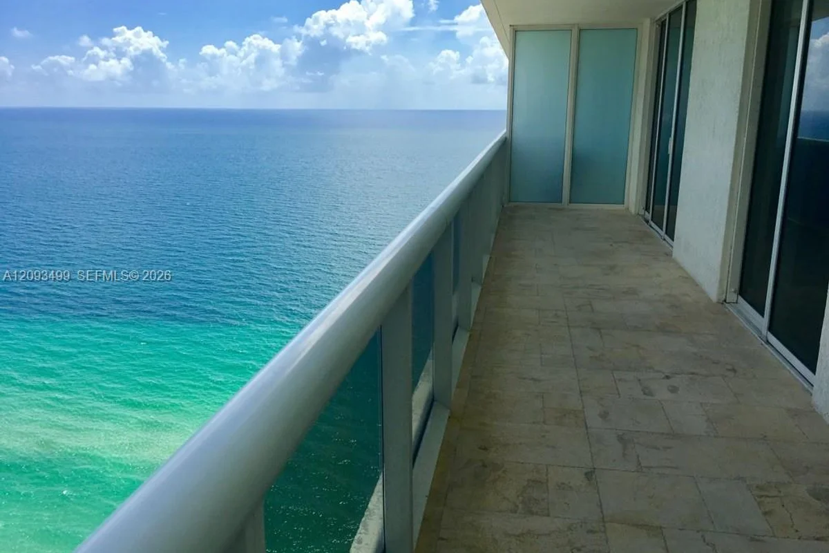 Condo in Hallandale Beach: photo 1 of 31