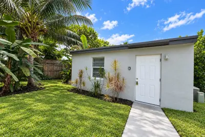 32 Lake Osborne Dr #9, Palm Springs: photo 1 of 13