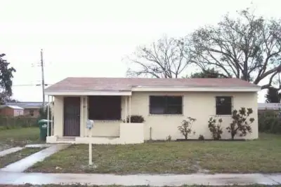 2821 NW 171st St, Miami Gardens: photo 1 of 12
