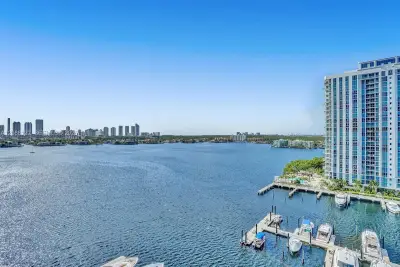 17301 Biscayne Blvd #1207, North Miami Beach: photo 1 of 39