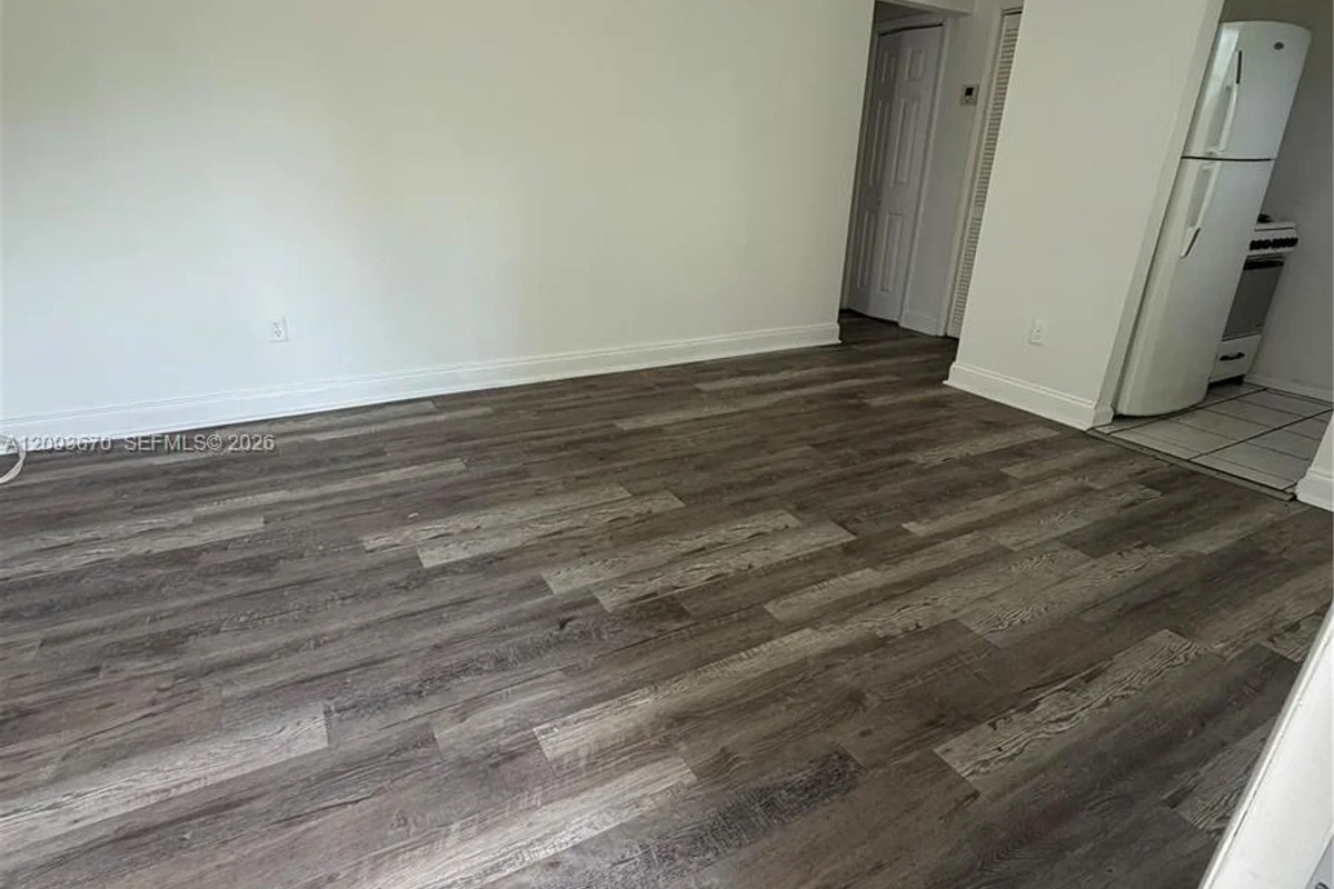 1455 NE 146th St #A, Miami: photo 1 of 6