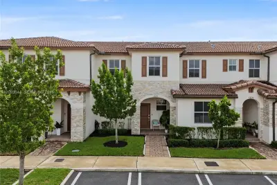 12201 NW 23rd Ct, Miami: photo 1 of 37