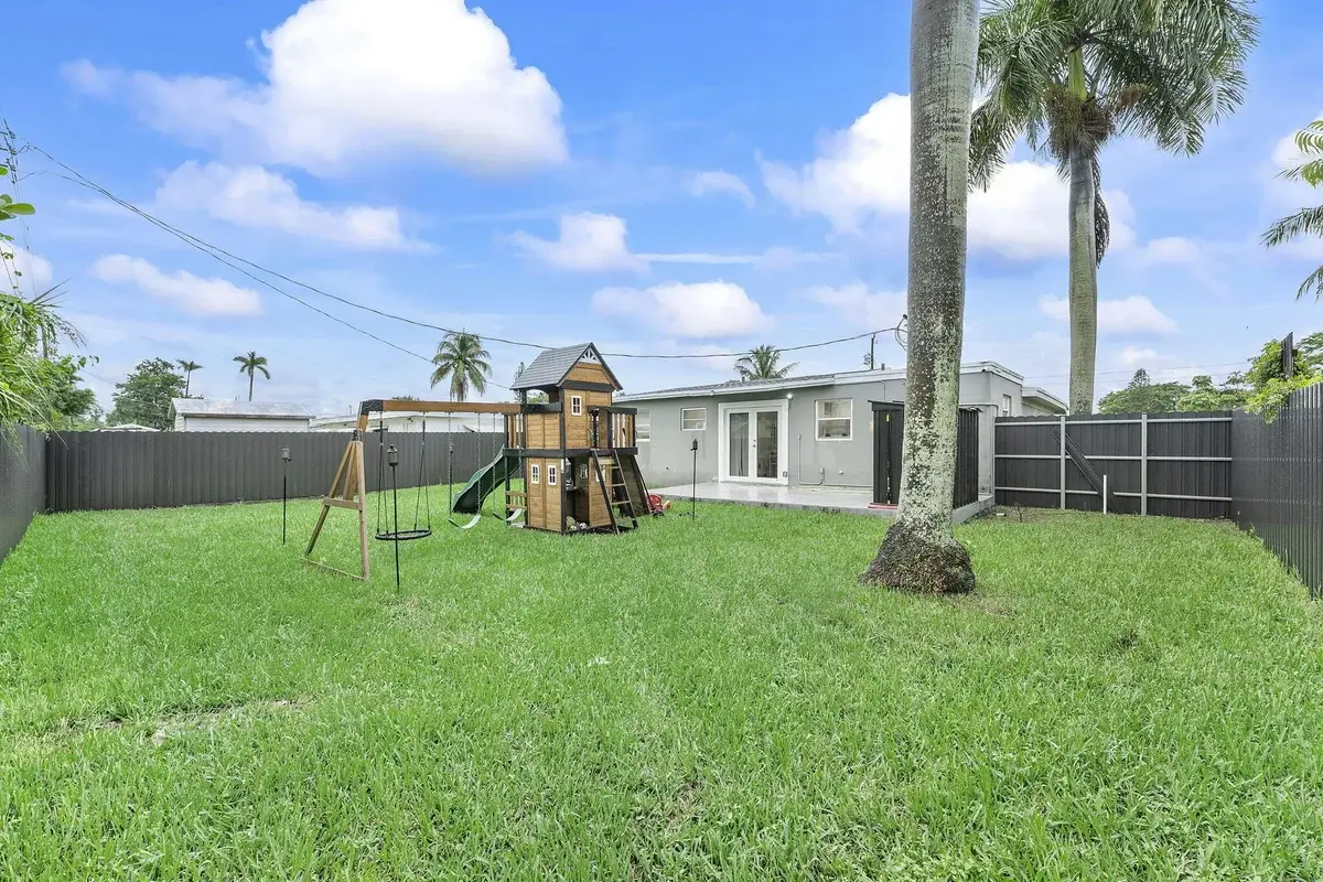 6337 NW 24th Ct, Margate: photo 1 of 34