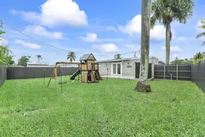 6337 NW 24th Ct, Margate: photo 1 of 34
