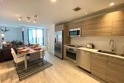 121 NE 34th St #1714, Miami: photo 1 of 30