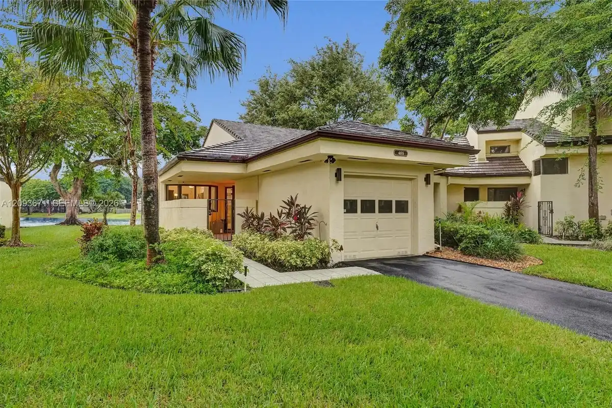 465 NW 95th Ave, Plantation: photo 1 of 39