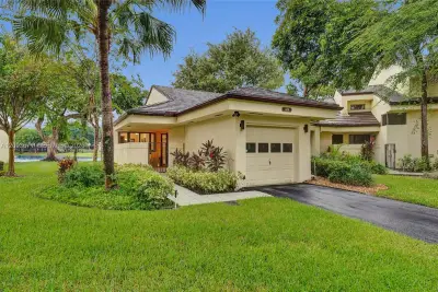 465 NW 95th Ave, Plantation: photo 1 of 39