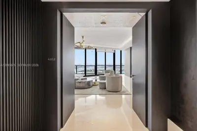 1000 Biscayne Blvd #4102, Miami: photo 1 of 20