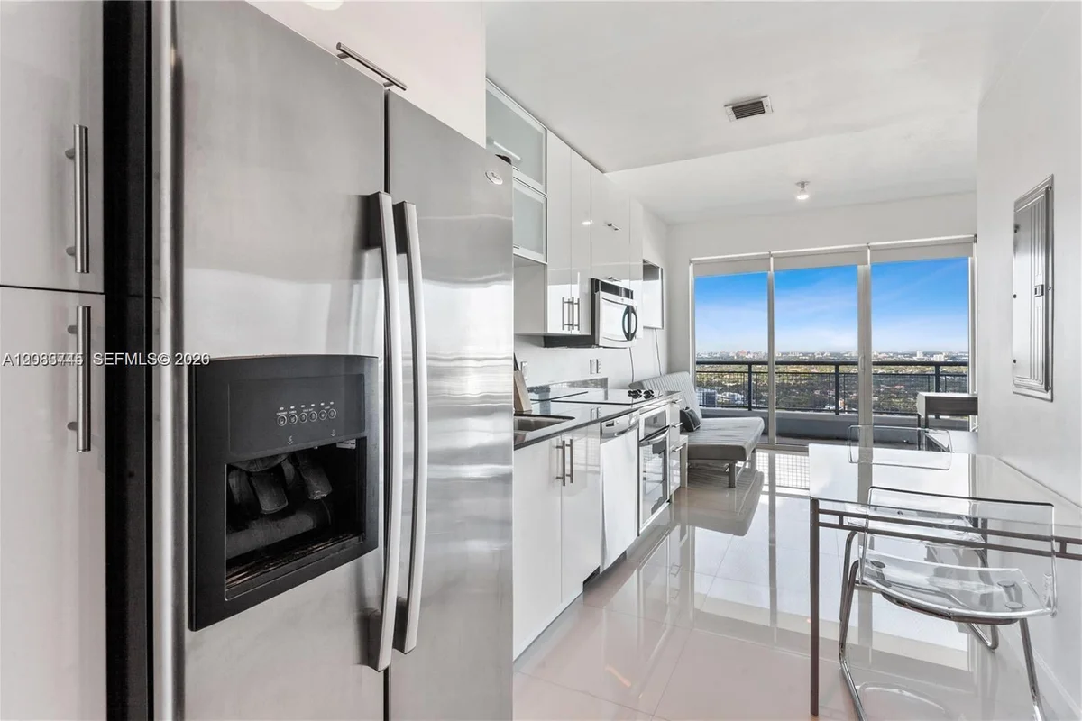 60 SW 13th St #2219, Miami: photo 1 of 6