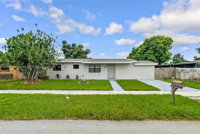 11822 SW 169th St, Miami: photo 1 of 35