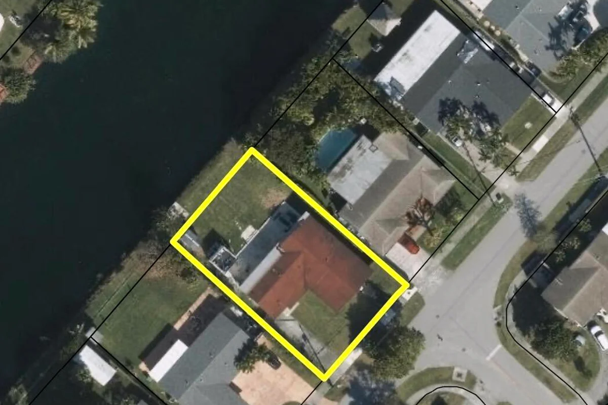 19762 Bel Aire Dr, Cutler Bay: photo 1 of 15