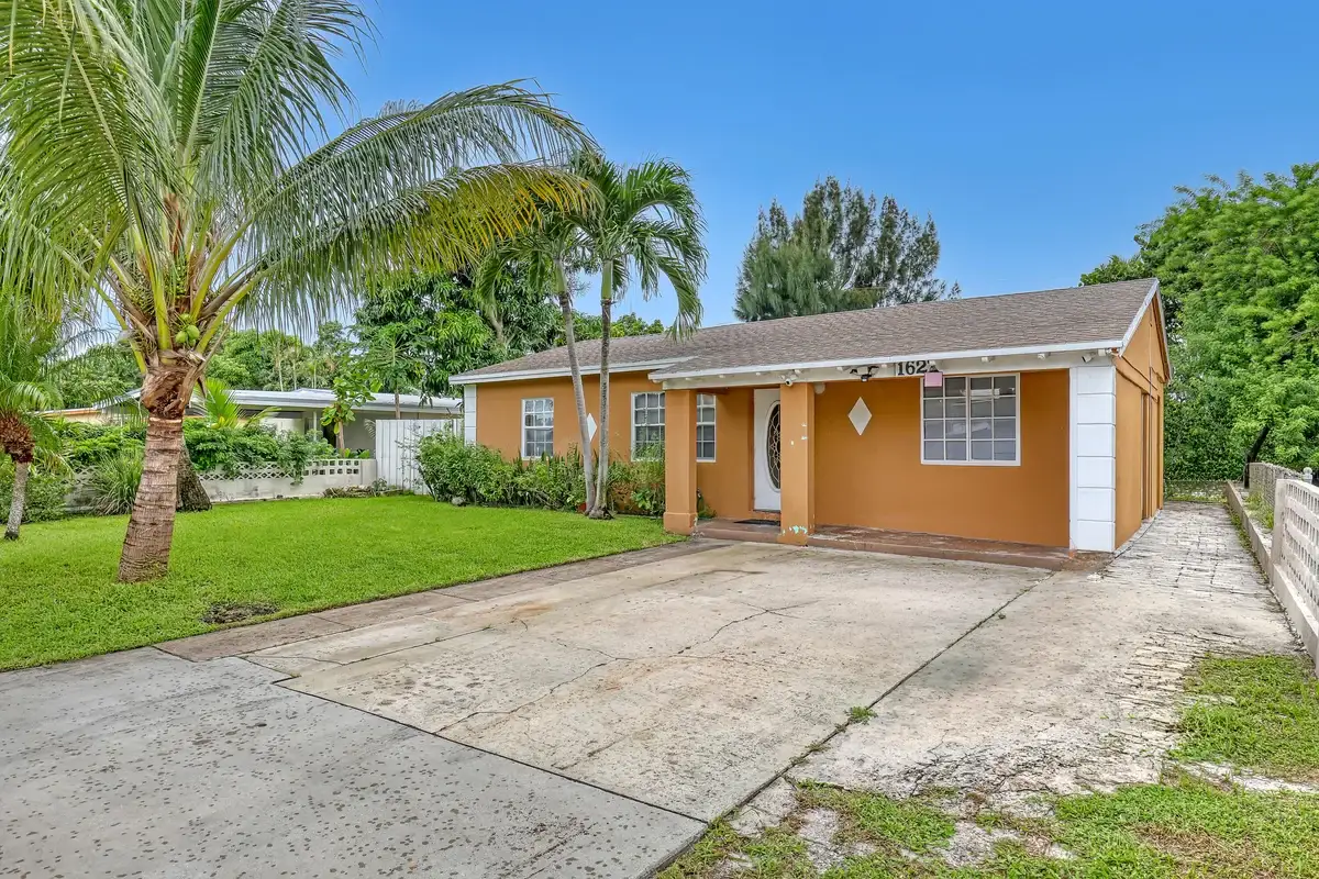 1627 4th Ct NE, Boynton Beach: photo 1 of 25