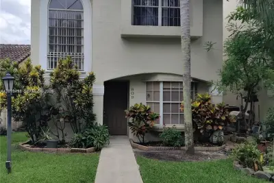 609 NW 109th Ave, Pembroke Pines: photo 1 of 17