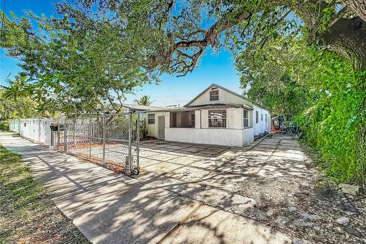 4433 NW 22nd Ct, Miami: photo 1 of 58