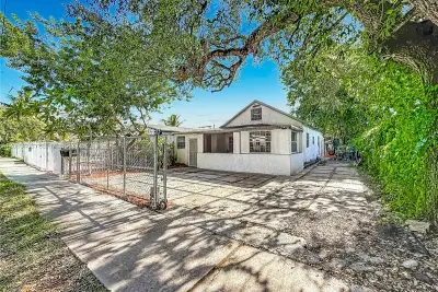 4433 NW 22nd Ct, Miami: photo 1 of 58
