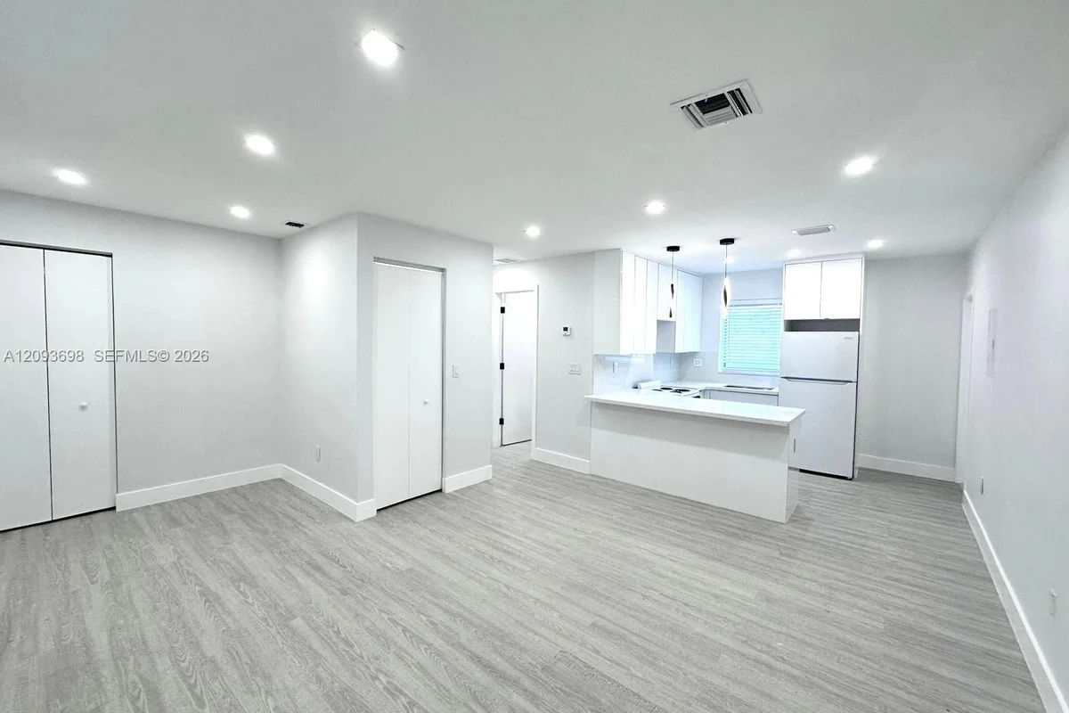 215 Zamora Ave #9, Coral Gables: photo 1 of 12