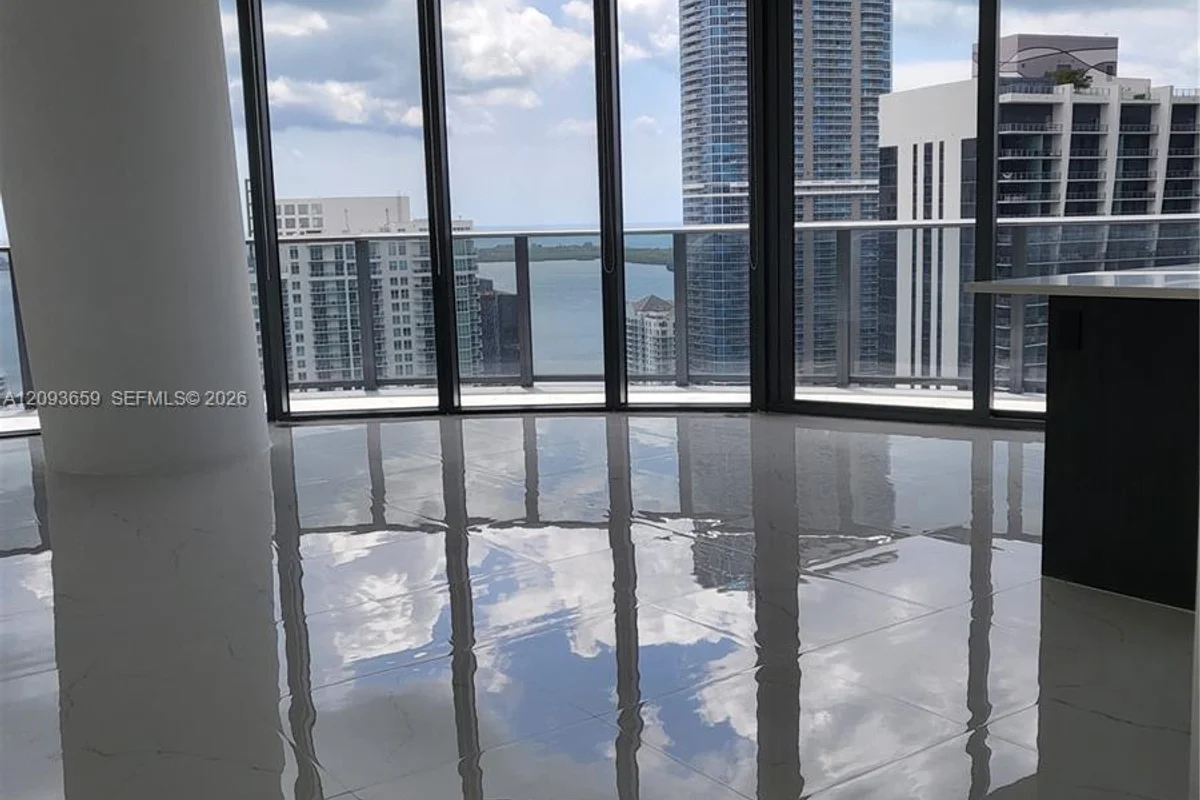45 SW 9th St #4303, Miami: photo 1 of 12
