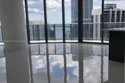 45 SW 9th St #4303, Miami: photo 1 of 12