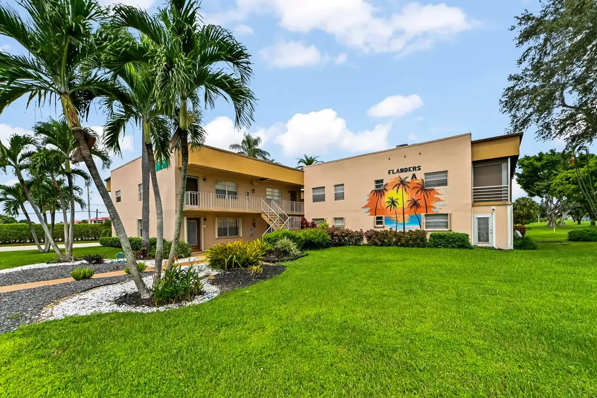 20 Flanders A, Delray Beach: photo 1 of 35