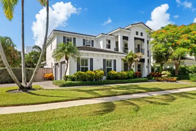 398 NE 8th St, Boca Raton: photo 1 of 50