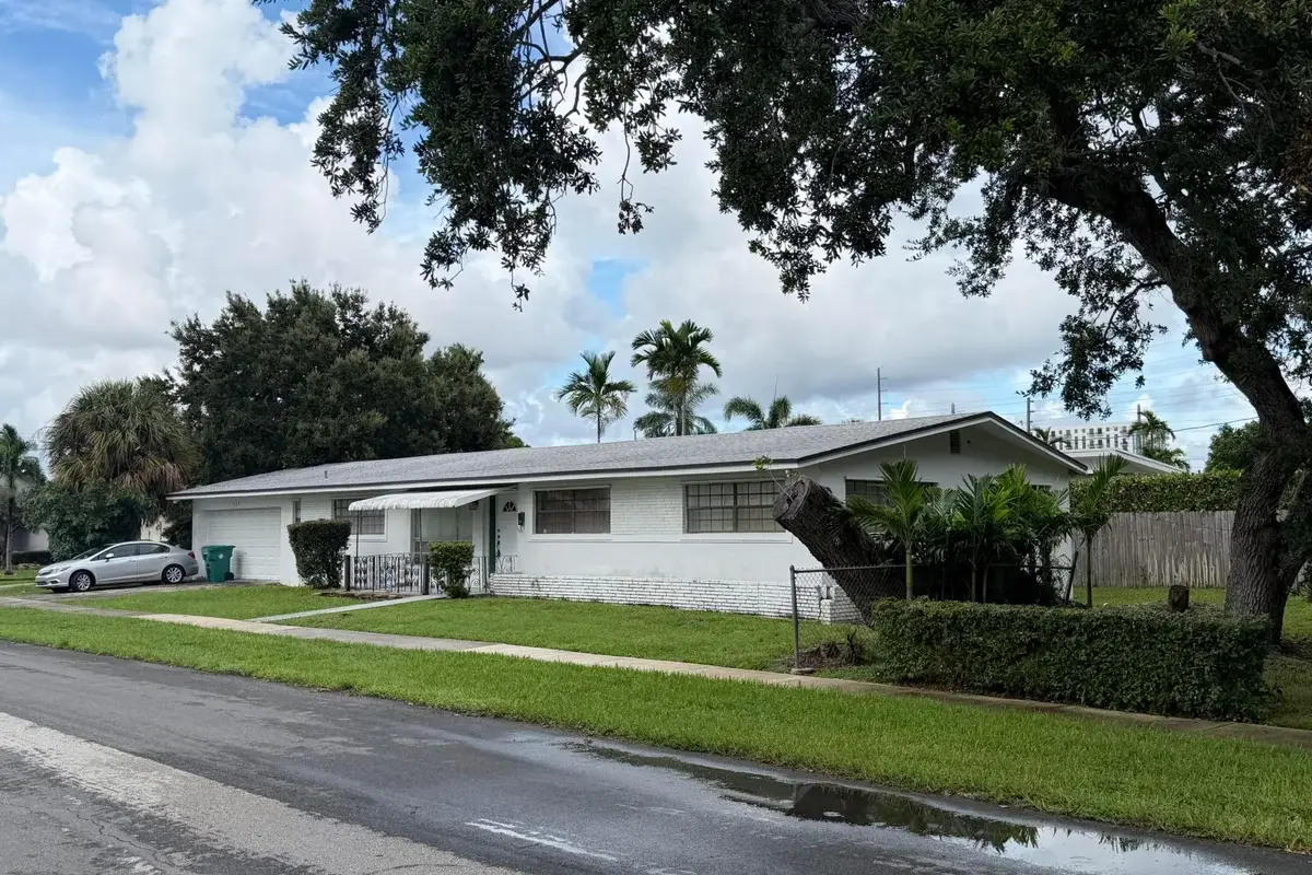 717 SW 2nd Ter, Dania Beach: photo 1 of 34