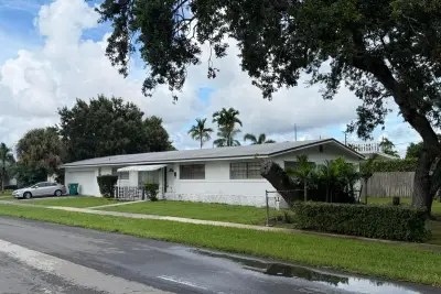 717 SW 2nd Ter, Dania Beach: photo 1 of 34