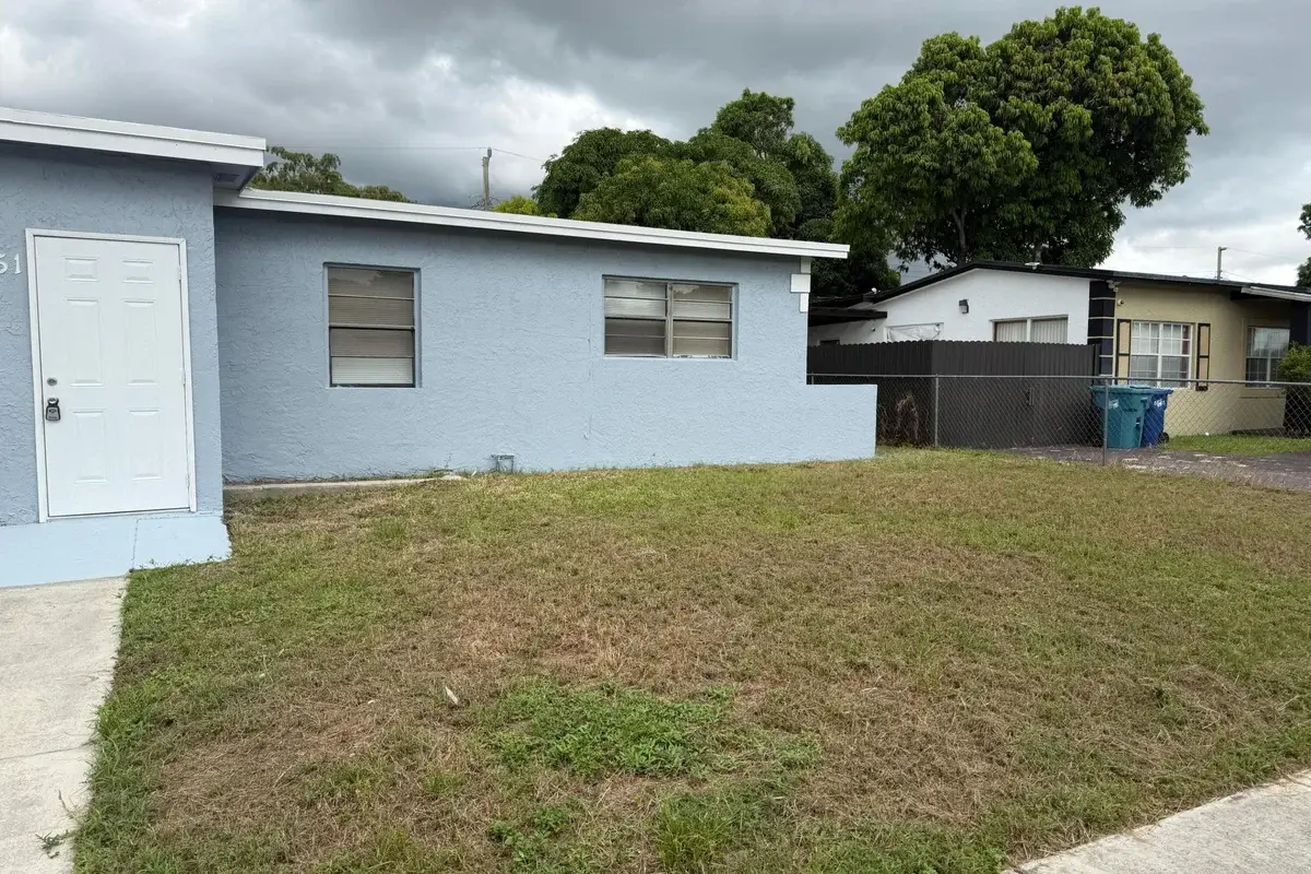 3451 NW 6th St, Lauderhill: photo 1 of 10