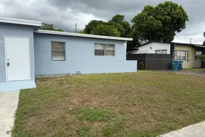 3451 NW 6th St, Lauderhill: photo 1 of 10