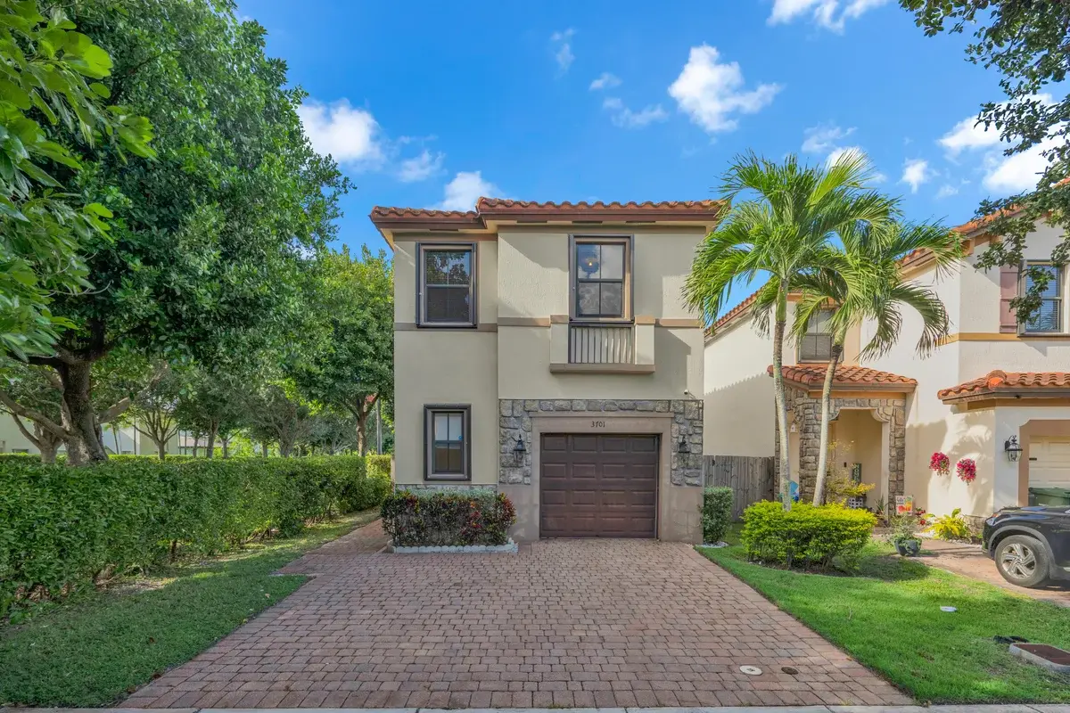 3701 NE 2nd St, Homestead: photo 1 of 59