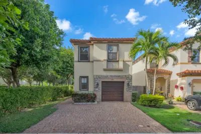 3701 NE 2nd St, Homestead: photo 1 of 59