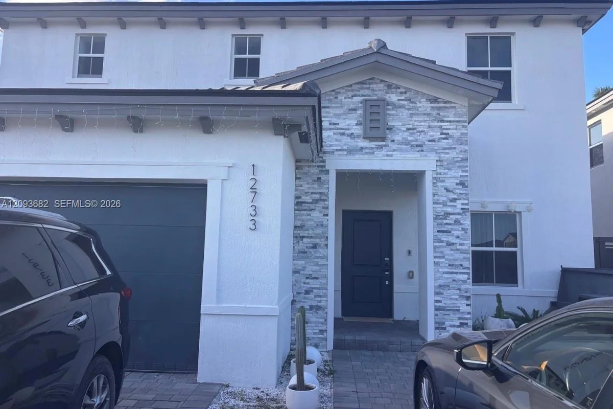 12733 SW 210th Ter, Miami: photo 1 of 1