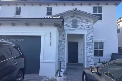 12733 SW 210th Ter, Miami: photo 1 of 1