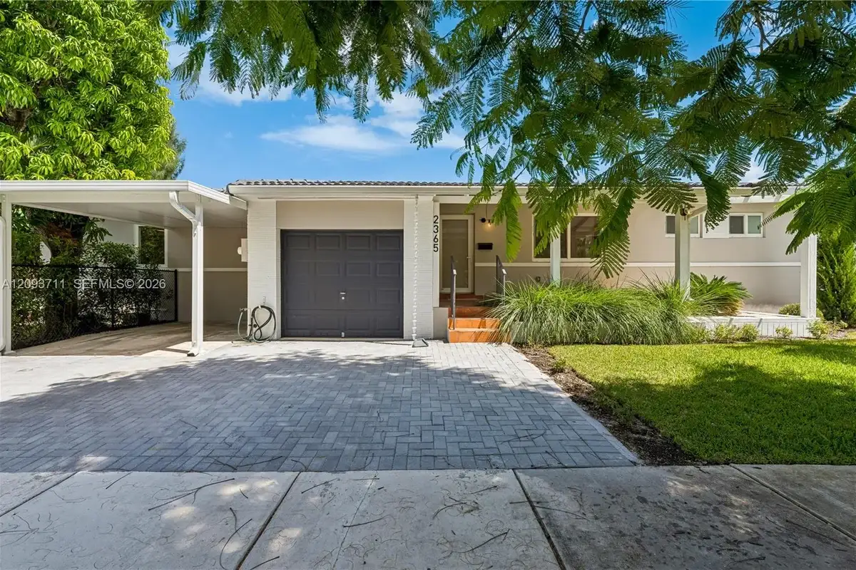 House in Miami: photo 1 of 46