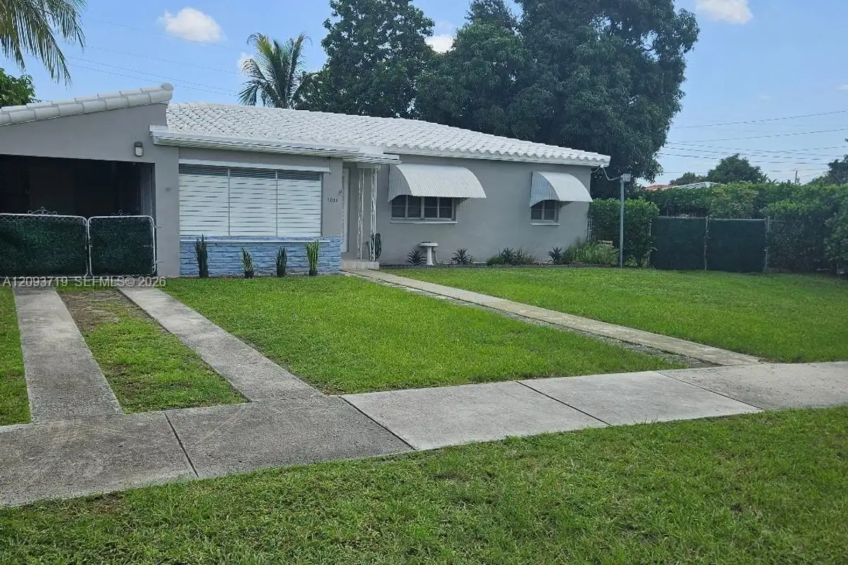 1051 SW 72nd Ct, Miami: photo 1 of 30