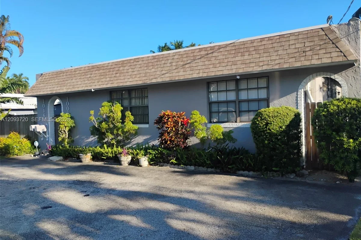 1016 NE 34th Ct #B, Oakland Park: photo 1 of 4