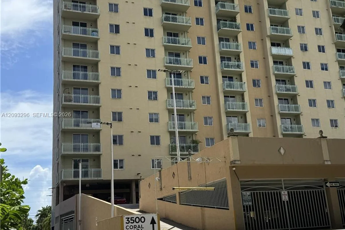 3500 Coral Way #412, Miami: photo 1 of 17