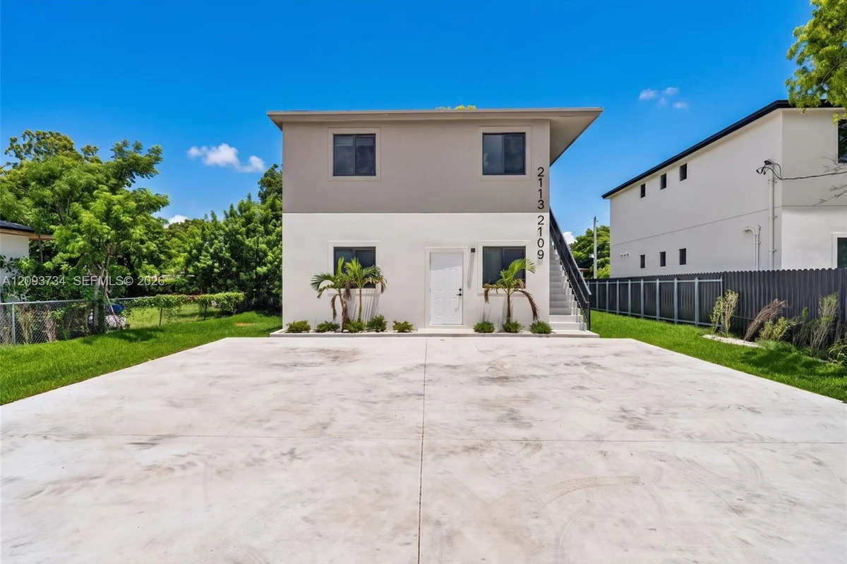 2109 NW 65 St, Miami: photo 1 of 29