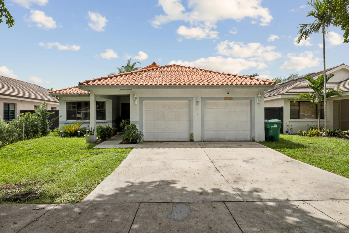 8738 NW 150th Ter, Miami Lakes: photo 1 of 44