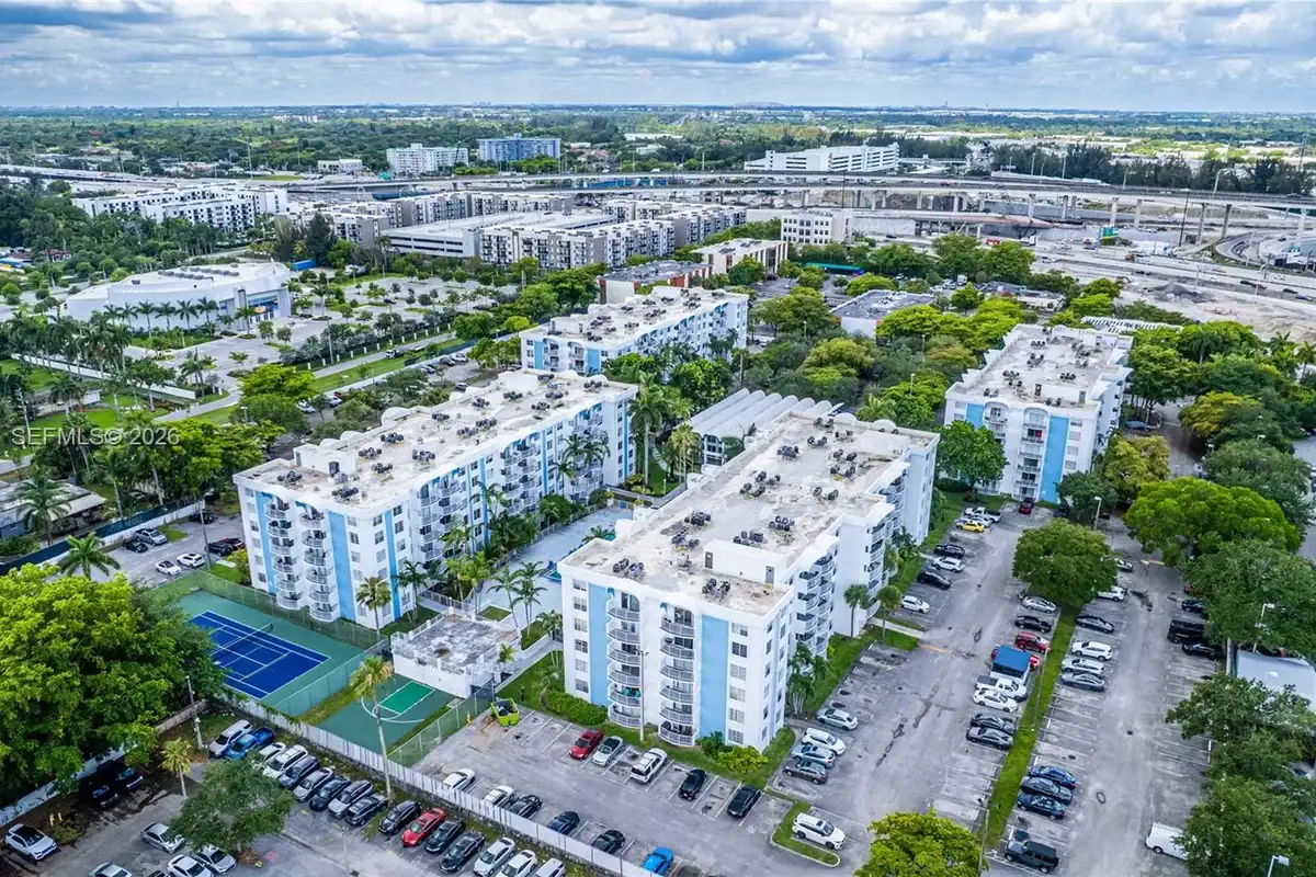 482 NW 165th St Rd #A-201, Miami: photo 1 of 26