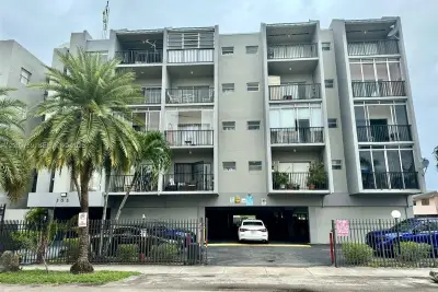 305 W 68th St #301, Hialeah: photo 1 of 13