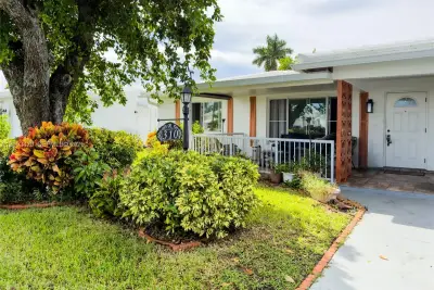 310 NW 25th Ct, Pompano Beach: photo 1 of 21