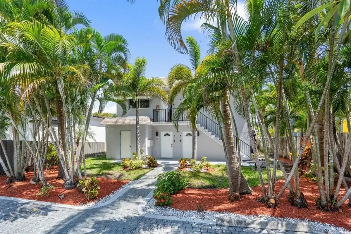 45 NE 24 St #C, Wilton Manors: photo 1 of 20