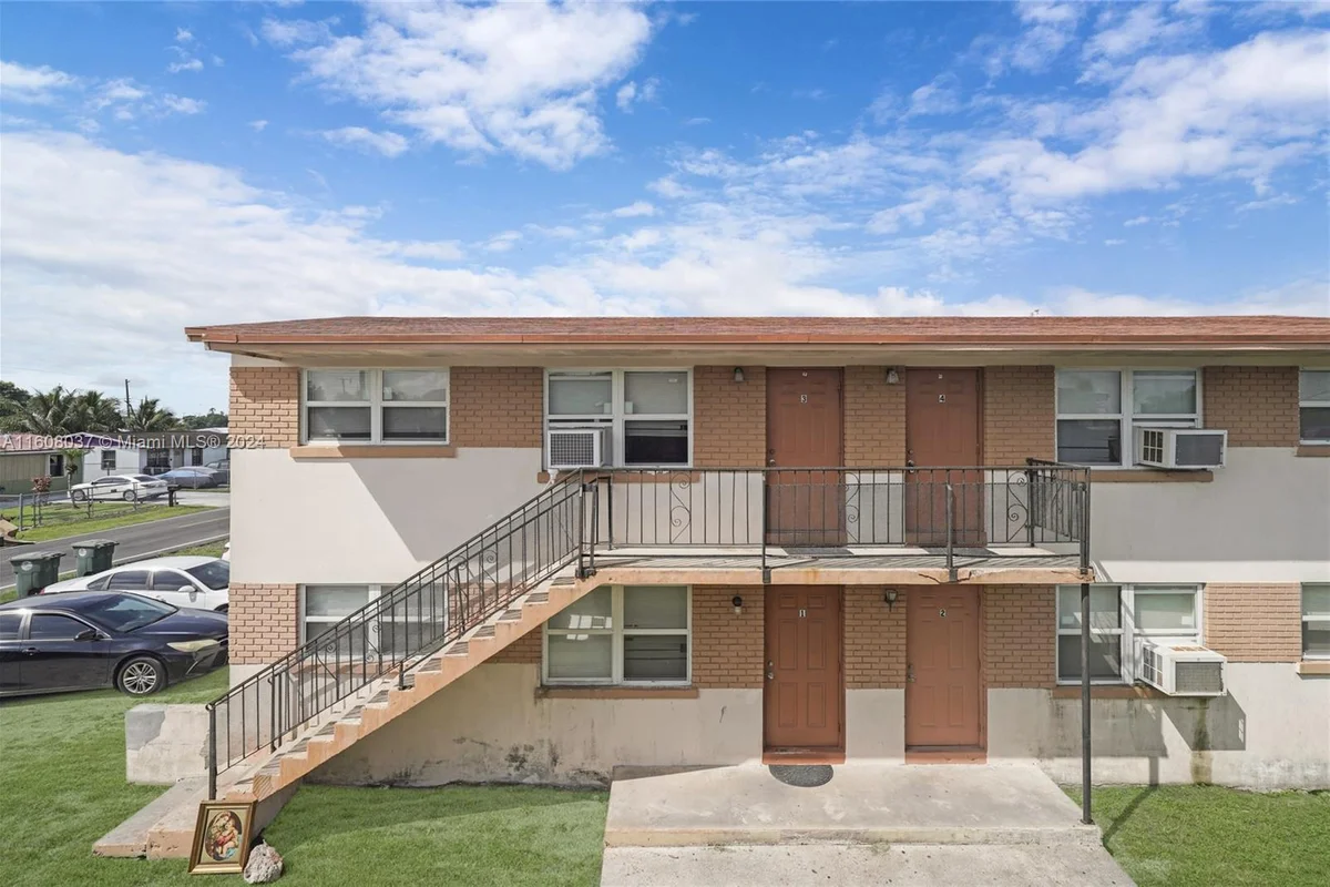 628 SW 4th St #1, Belle Glade: photo 1 of 12