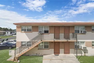 628 SW 4th St #1, Belle Glade: photo 1 of 12