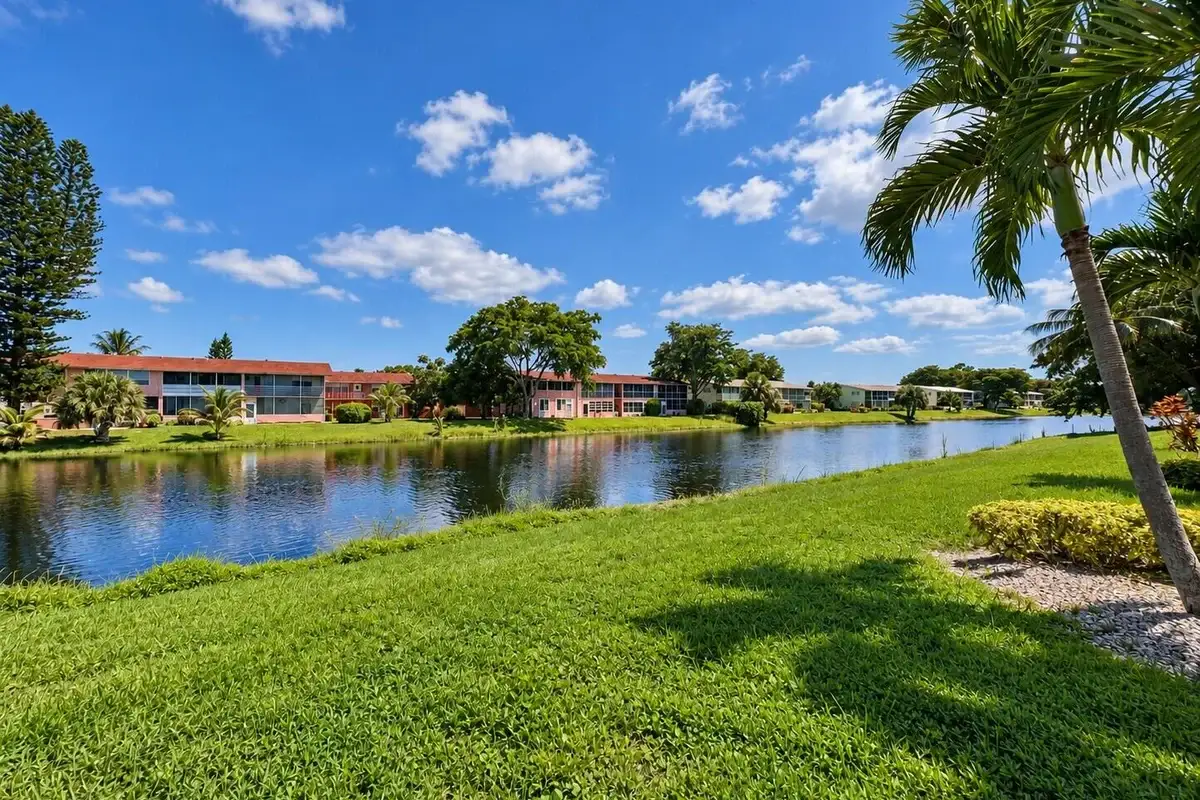 173 Dorchester H, West Palm Beach: photo 1 of 21