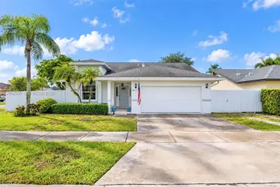 13512 SW 179th St, Miami: photo 1 of 45