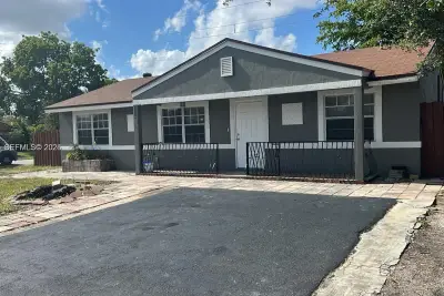 7221 SW 11th Ct, North Lauderdale: photo 1 of 15