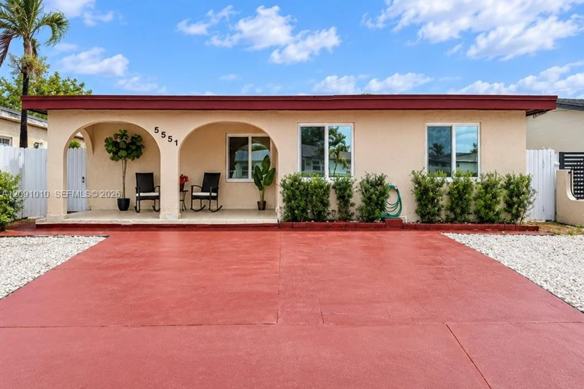 5551 E 4th Ave, Hialeah: photo 1 of 19