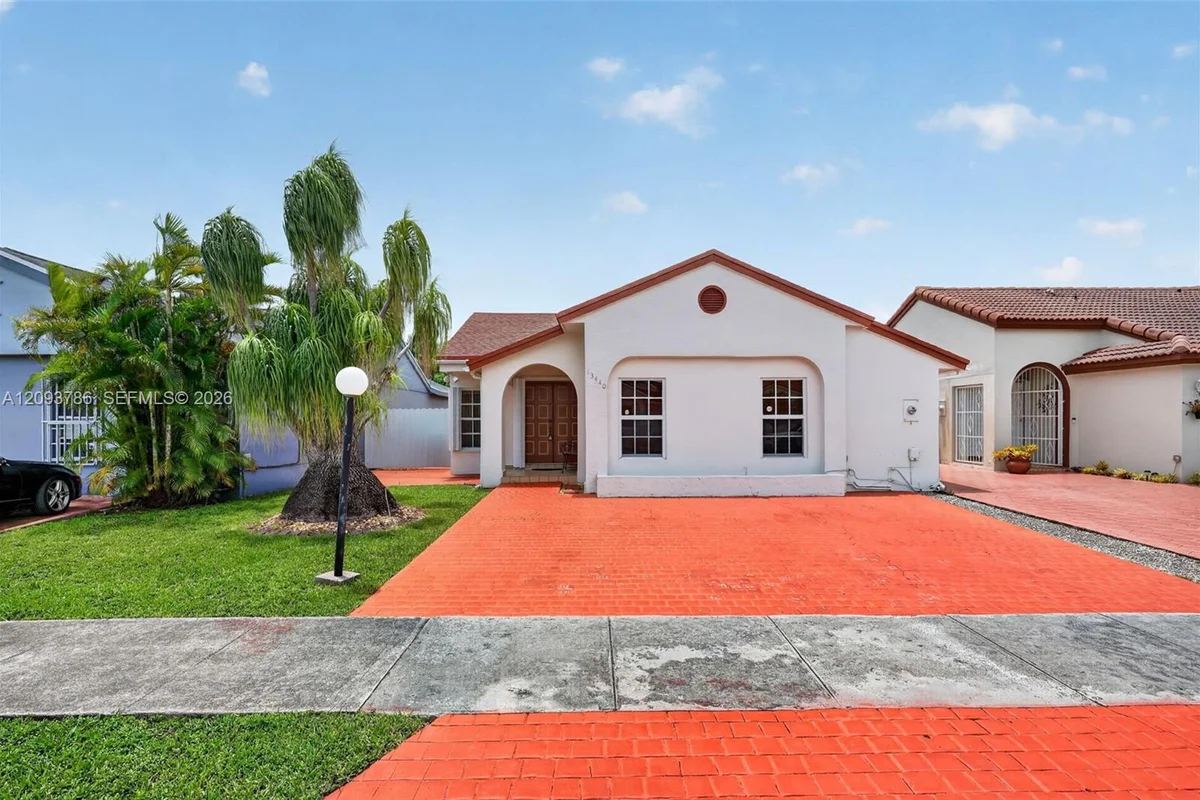 House in Miami: photo 1 of 50